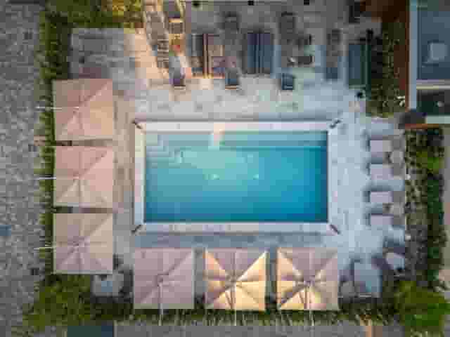 Pool Bar