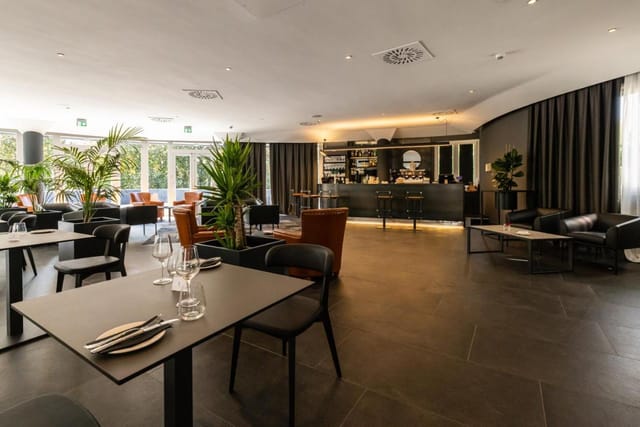 Hotel Da Vinci lounge for networking cocktails and corporate event space.