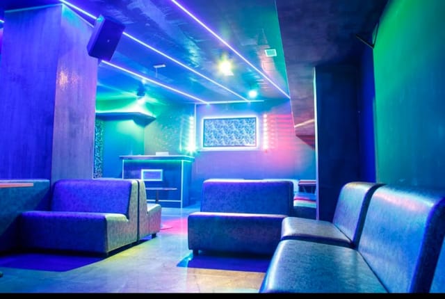 Industrial loft lounge in Milan, moody lighting for corporate networking and VIP after-parties.
