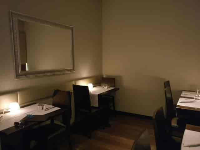 Sala Diamond at Club Milano: intimate VIP dinner setup with minimalist dining tables.