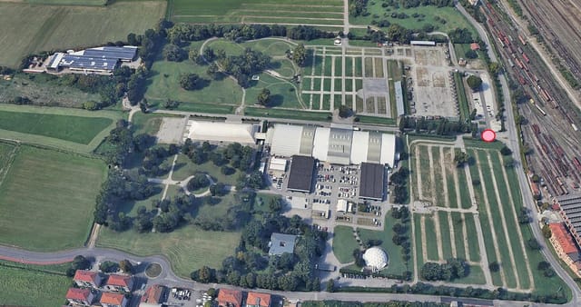 Parco Esposizioni Novegro exhibition halls: versatile indoor-outdoor venue for public events.