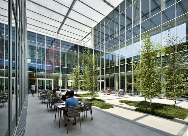 Humanitas Congress Center atrium: light-filled venue for corporate conferences and networking events.