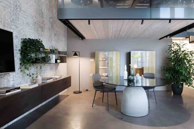 Luxury boardroom at Appartamentino Casa LAGO for executive meetings and strategy sessions.