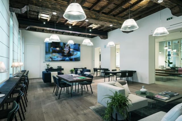 Modern Salotto breakout space with industrial design for corporate collaboration and events.