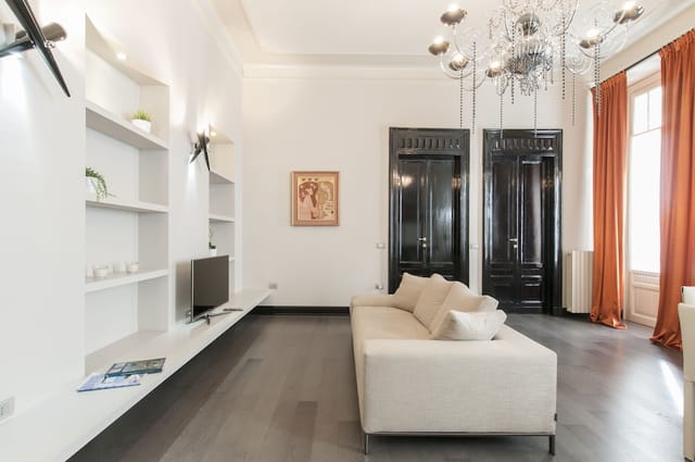 VIP breakout room, Milan Royal Suites, luxury private meeting space, sophisticated consultation.