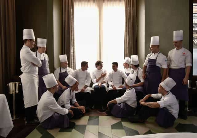 Pellico 3 Milano kitchen brigade team briefing for professional culinary events and fine dining.
