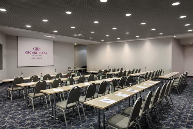 Classroom-style meeting room at Crowne Plaza Milan Linate for corporate training and workshops.