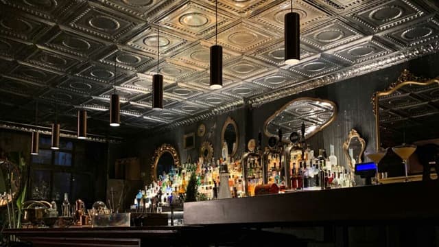 Cocktail bar
