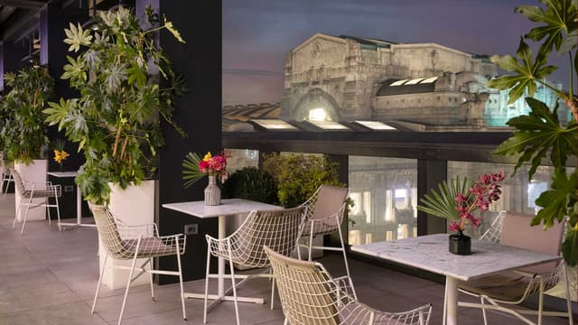 Cocktail bar