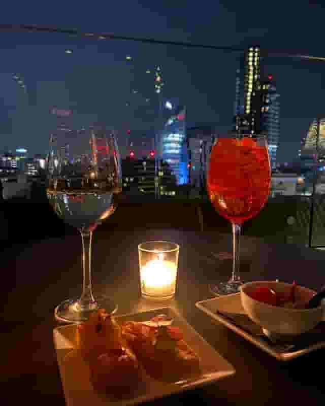 Cocktail bar