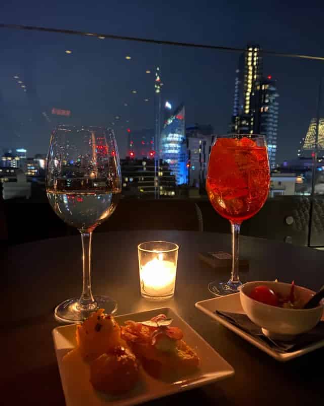 Cocktail bar