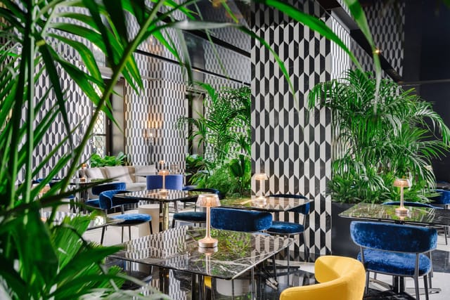 Mandarin Garden Milan: VIP meeting space with velvet decor for corporate events and receptions.