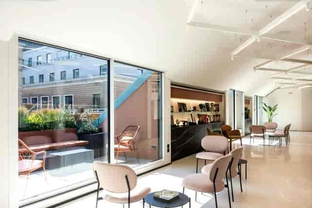 Spazio IlluMi light-filled terrace for intimate networking and collaborative events.