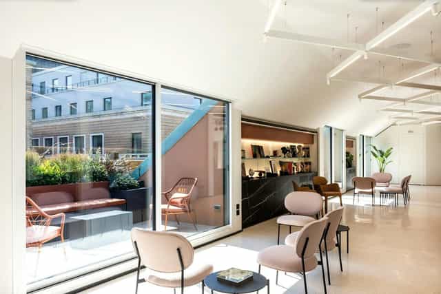 Spazio IlluMi light-filled terrace for intimate networking and collaborative events.