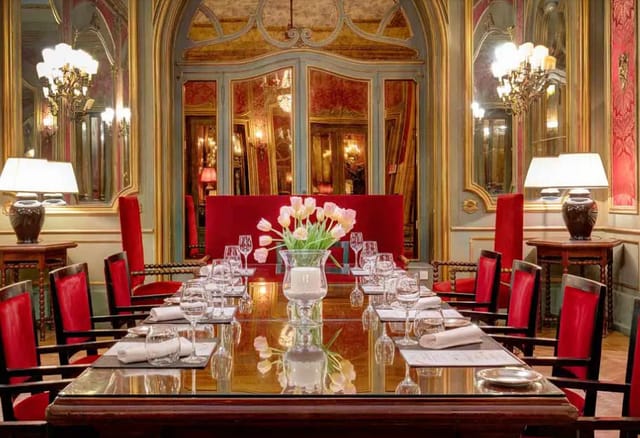Elegant dining table in Grand Hotel Plaza's meeting room for corporate events and gatherings.