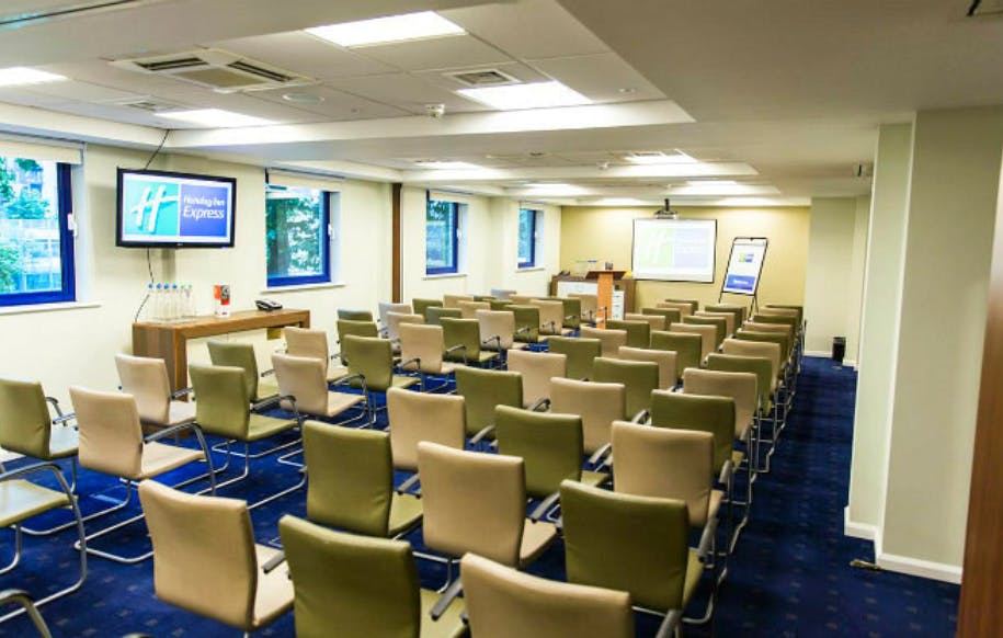 Holiday Inn Express Stratford - The Bridges Suite image 1