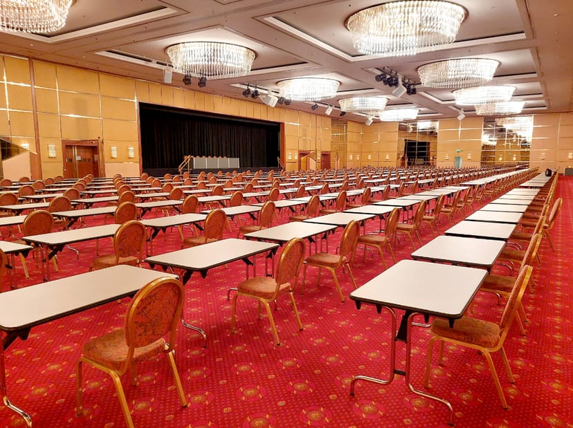 Schoolroom-style ballroom at Congress Centrum for corporate training and large-scale conferences.