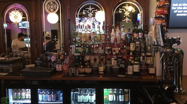 Seven Oaks venue bar for corporate networking mixers and team happy hour events.
