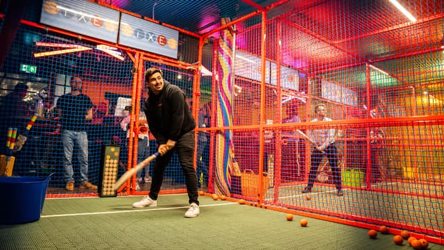 Sixes Cricket