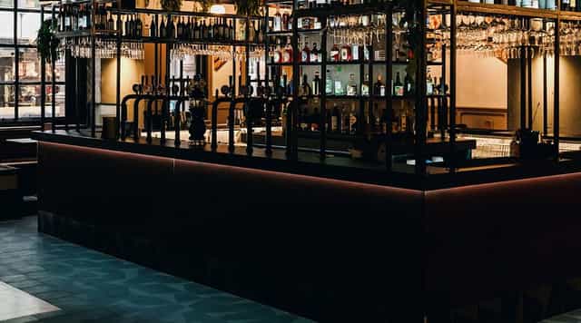 Sophisticated industrial bar at EXHIBITION MCR, ideal for networking receptions and cocktail events.