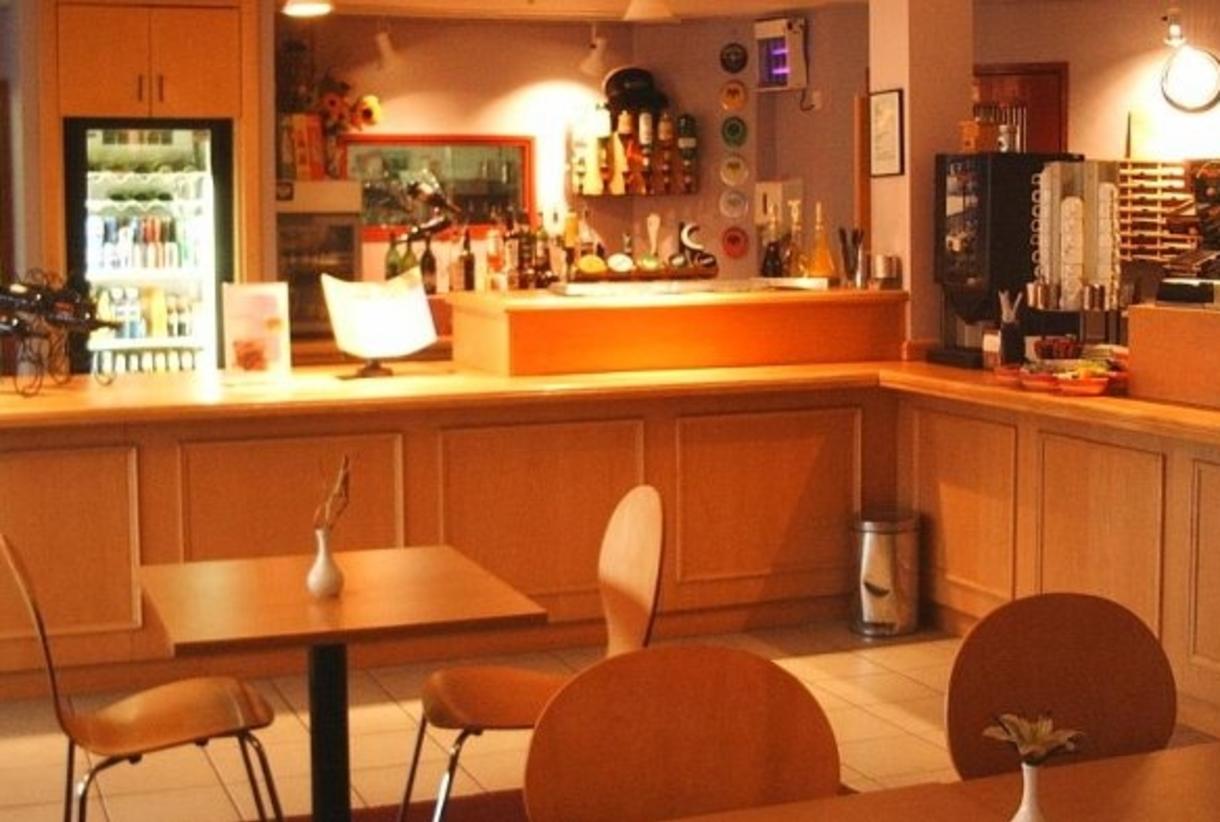 Stay Inn Hotel - image 1
