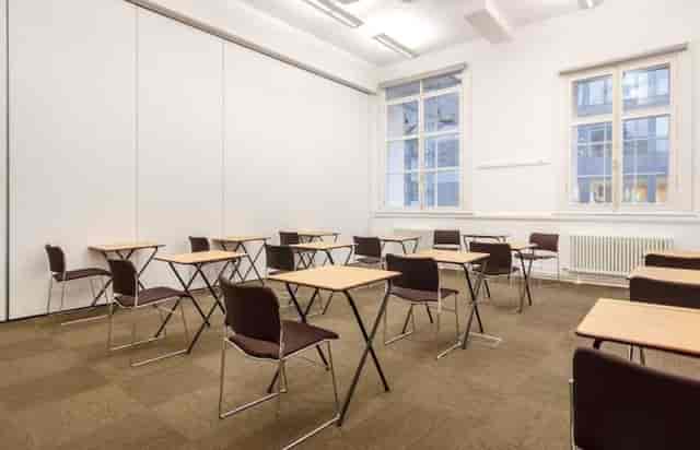 Versatile classroom-style meeting room F14 at Friends' Meeting House for workshops.