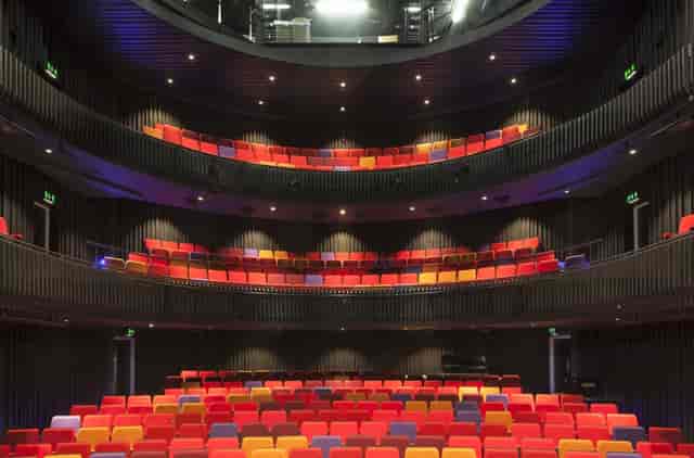 Modern theater with tiered seating, ideal for conferences and performances at HOME.