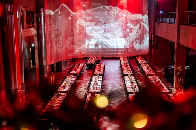 JED Events industrial hall featuring immersive projection mapping for corporate gala banquet setup.