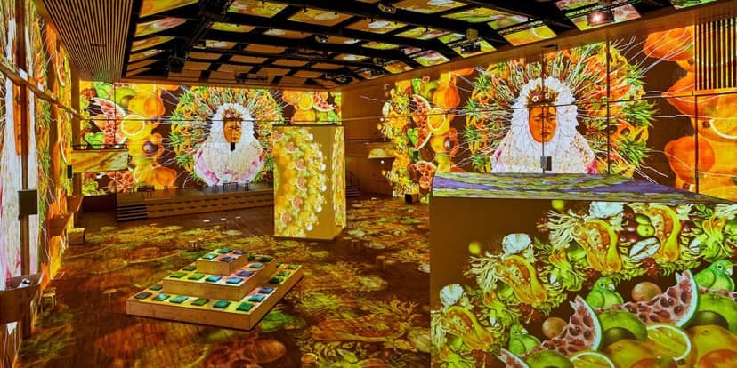 Lichthalle MAAG immersive 360-degree projection for experiential marketing and gallery events.