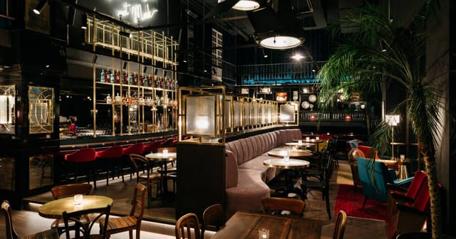 Lounge B venue with striking bar: upscale networking and cocktail event space in Zurich.