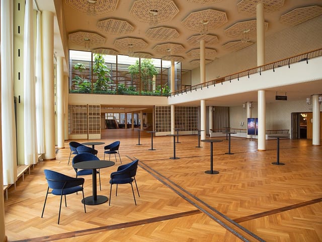 Modern Tonhalle Zürich foyer with natural light, ideal for corporate networking and events.