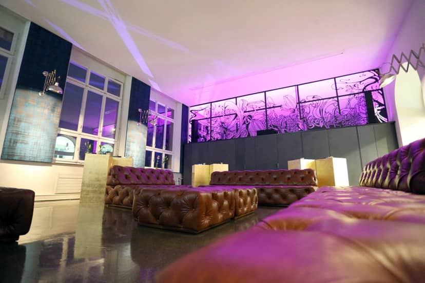 Haus am See VIP lounge with tufted leather furniture for sophisticated networking events.