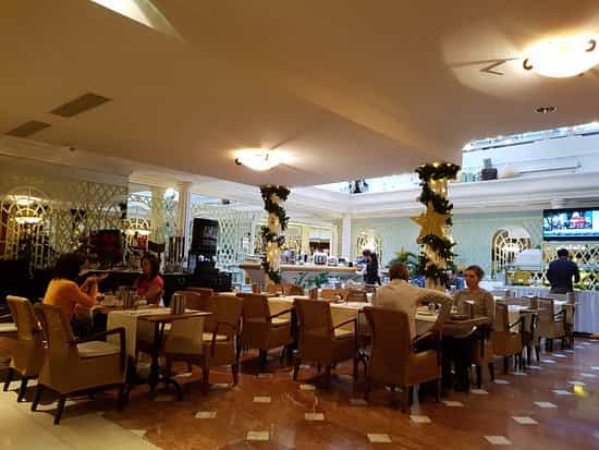 Hotel St. Gotthard breakfast area for business networking events and corporate meetings in Zurich.