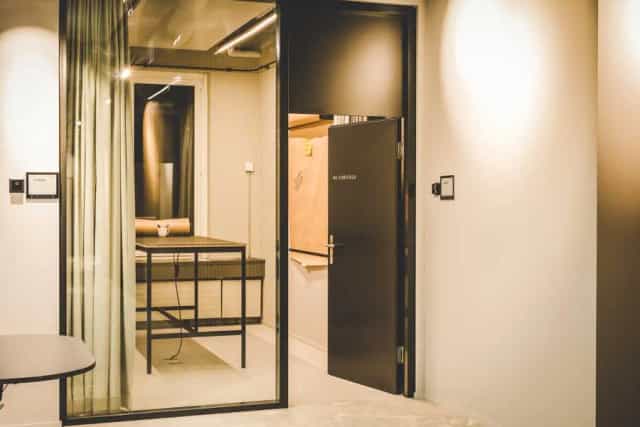 CUBICOLO modern private focus pod for corporate huddles and virtual meetings.
