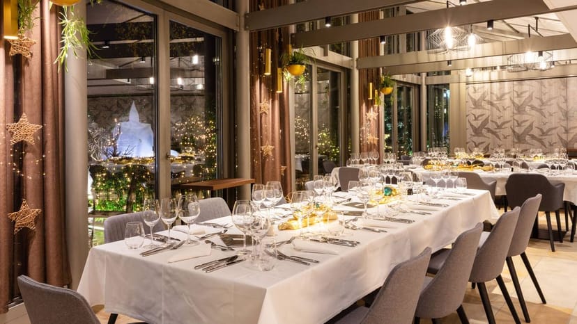 Leafs Restaurant private dining room, elegant corporate banquet setup, luxury event space.