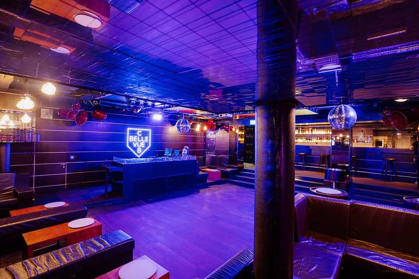 Club Bellevue lounge with mood lighting, ideal for late-night receptions and after-party events.
