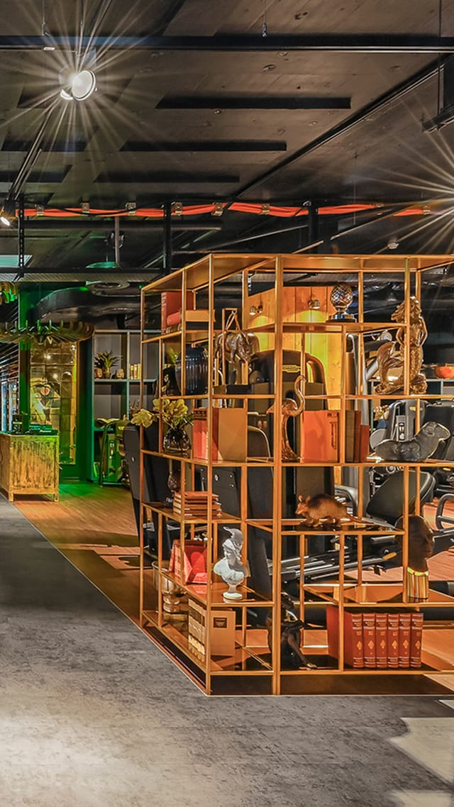 Eclectic GIM Studio Zurich lounge with open shelving for event breakout and networking spaces.