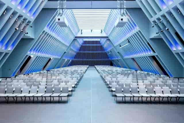 Kongressvestibül Zurich: Modern theater-style venue for keynote presentations and product launches.