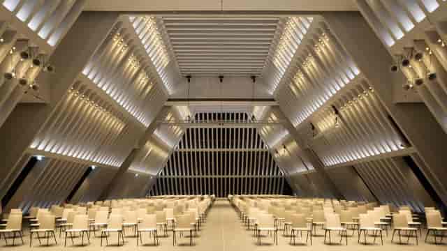 Zurich Convention Center meeting room with dramatic structural lighting for corporate events.