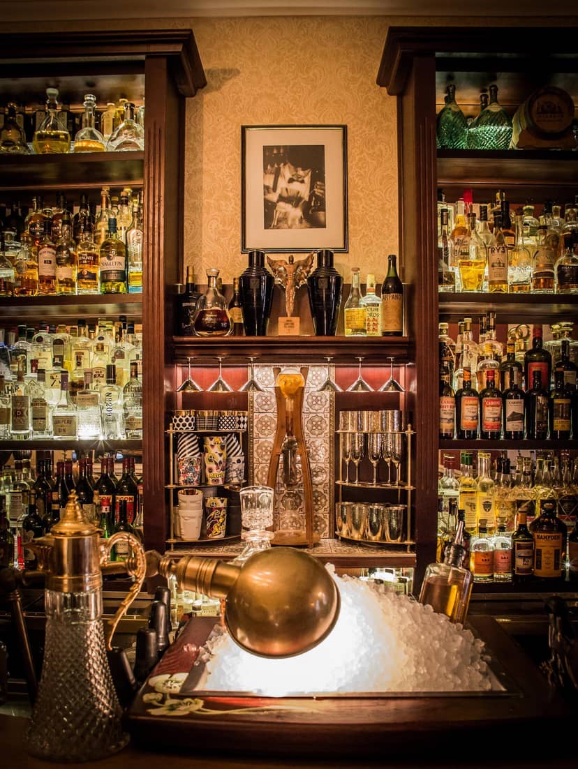 Luxury bar in Alte Papierfabrik for upscale receptions and boutique event lounge activations.