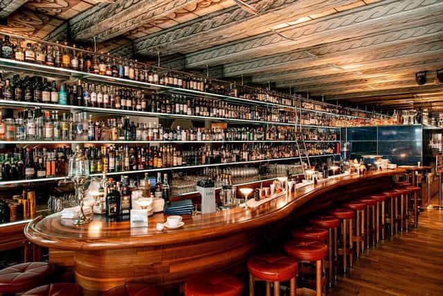 High-end back-bar display at Alte Papierfabrik for corporate networking and conference receptions.
