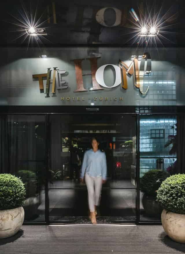 The LivingRoom & Bar