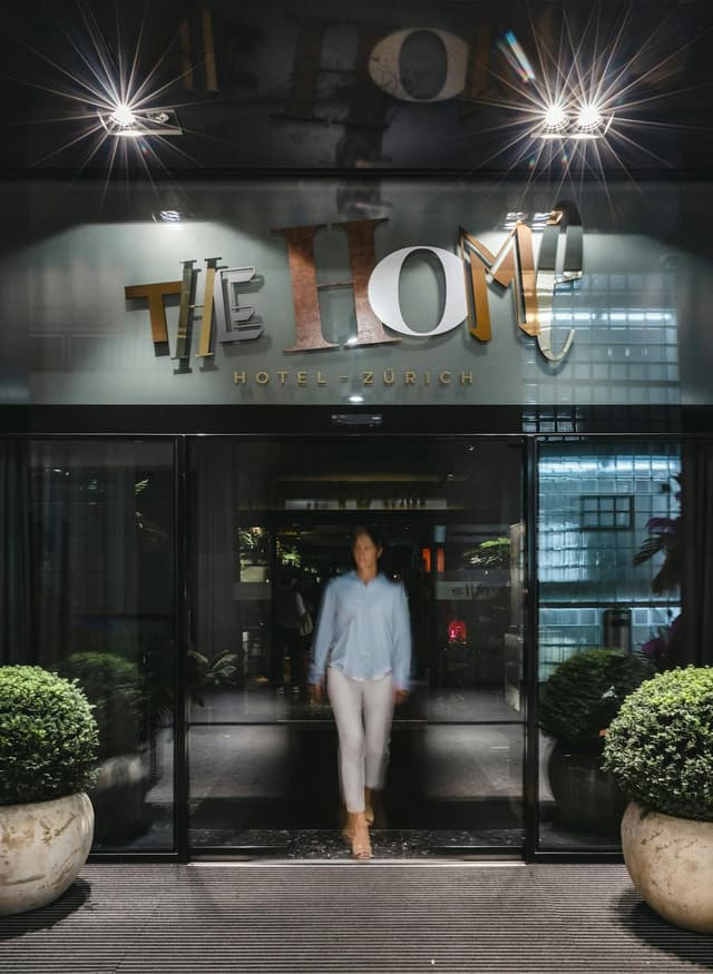 The LivingRoom & Bar