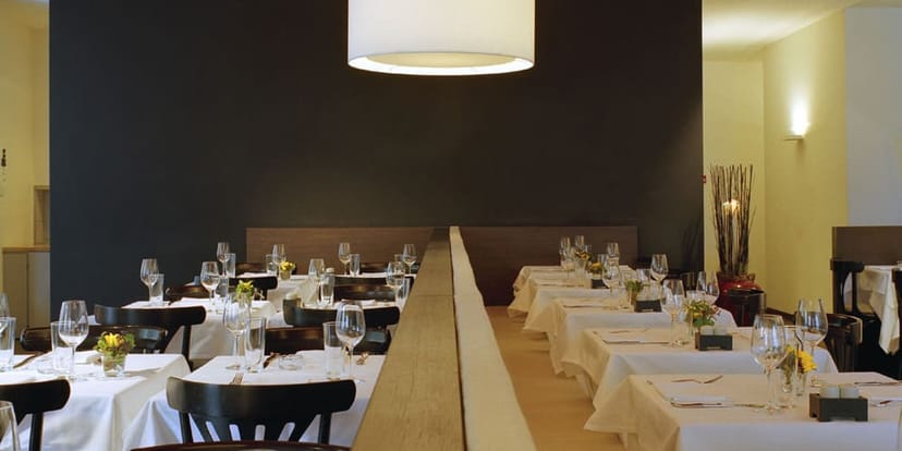 Restaurant Sento at Hotel Plattenhof: sophisticated long table for executive lunches and networking.