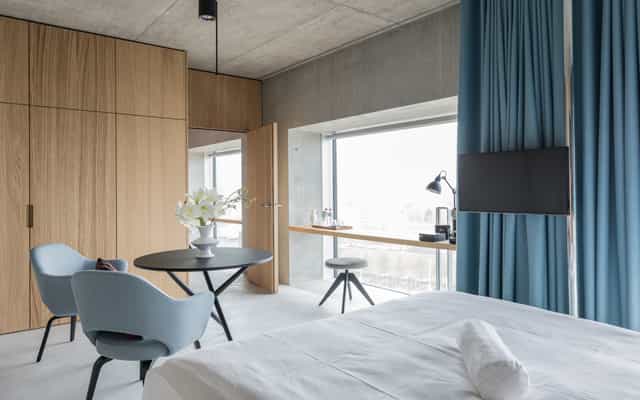 Modern hotel meeting room at Placid Boutiquehotel Zurich, executive workspace for corporate events.