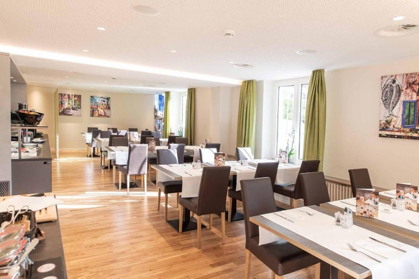 Hotel Rex conference room with modular tables for small business meetings and networking events.