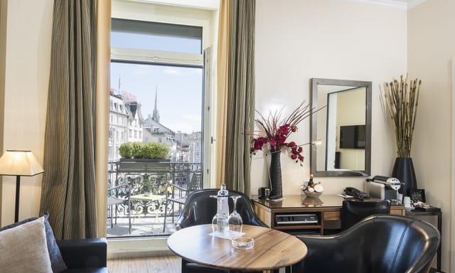 Colonial Room at Central Plaza Hotel Zurich: Elegant executive suite for VIP meetings and events.