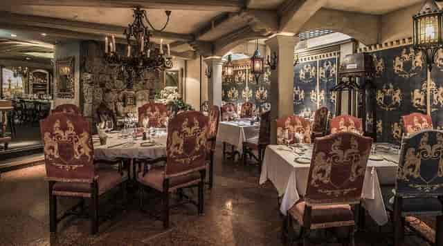 King's Cave, Zürich: Opulent themed dining venue for exclusive corporate dinners and VIP events.