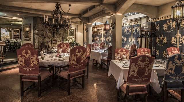 King's Cave, Zürich: Opulent themed dining venue for exclusive corporate dinners and VIP events.