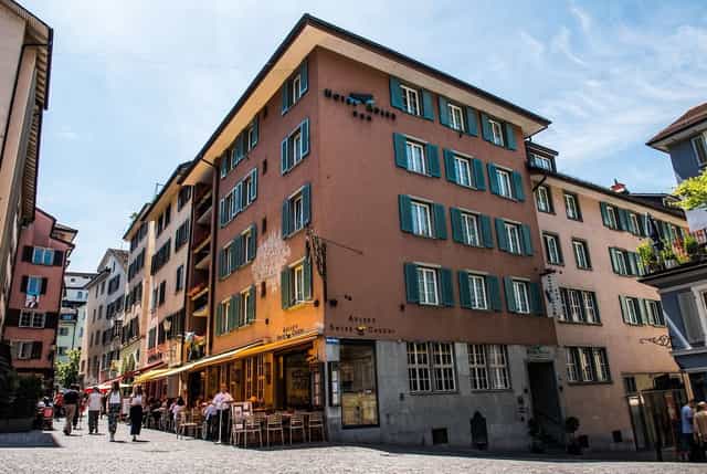 Central Plaza Hotel Zürich outdoor seating for corporate receptions and networking events.